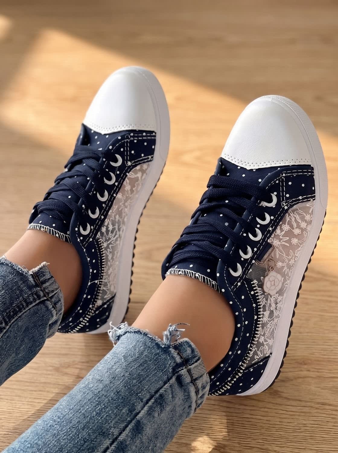 Layla Wide Toe Box Lace Orthopedic Sneakers_10