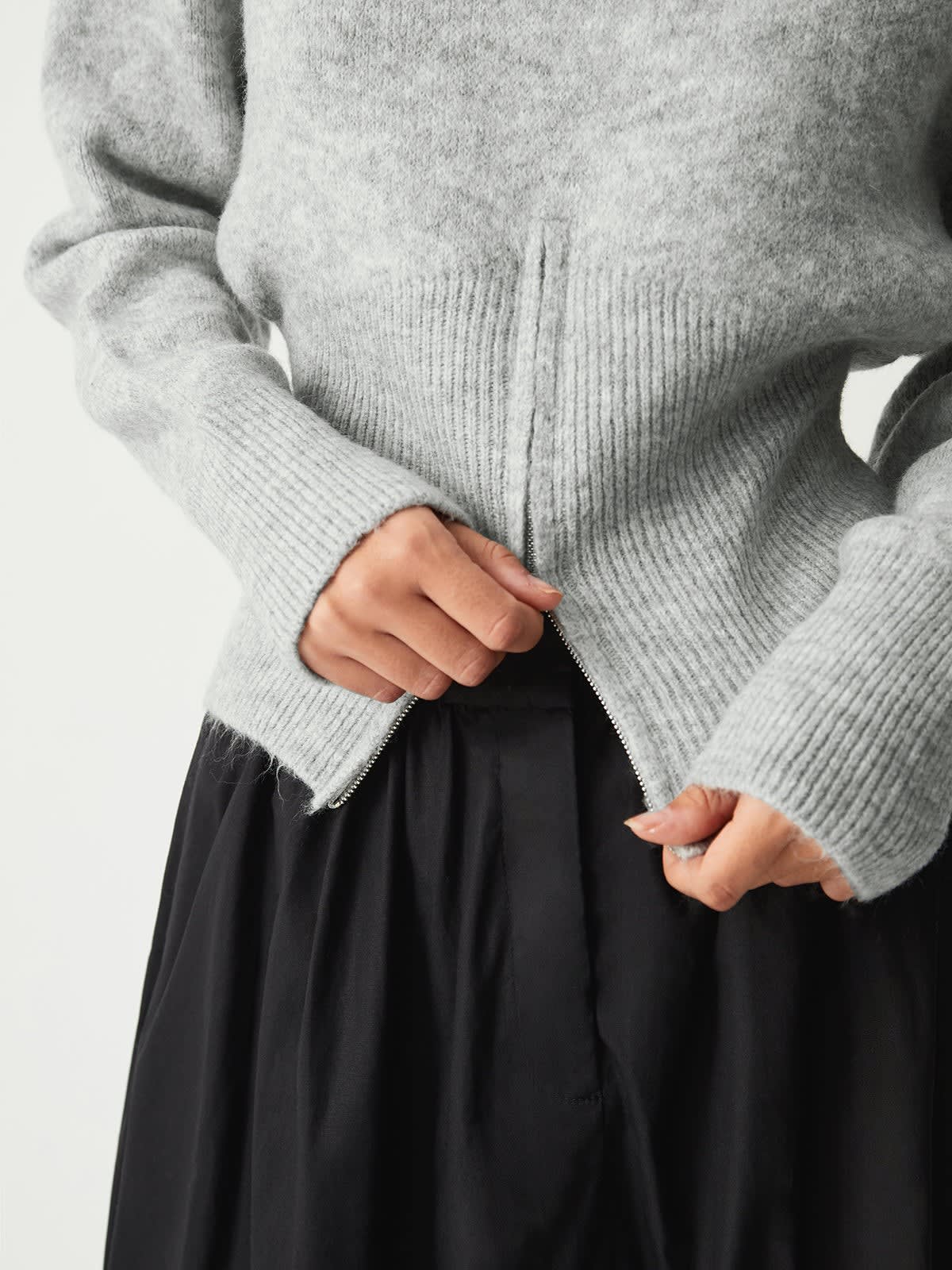 Astrid Cropped Zip Hem Sweater_6