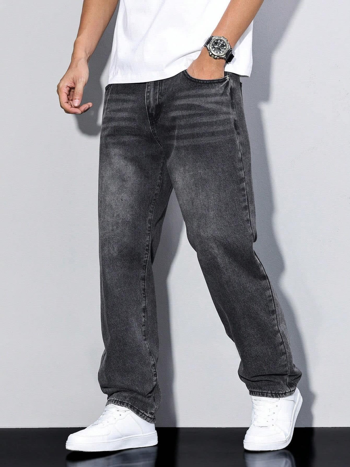 Russell Relaxed Straight Leg Jeans_11