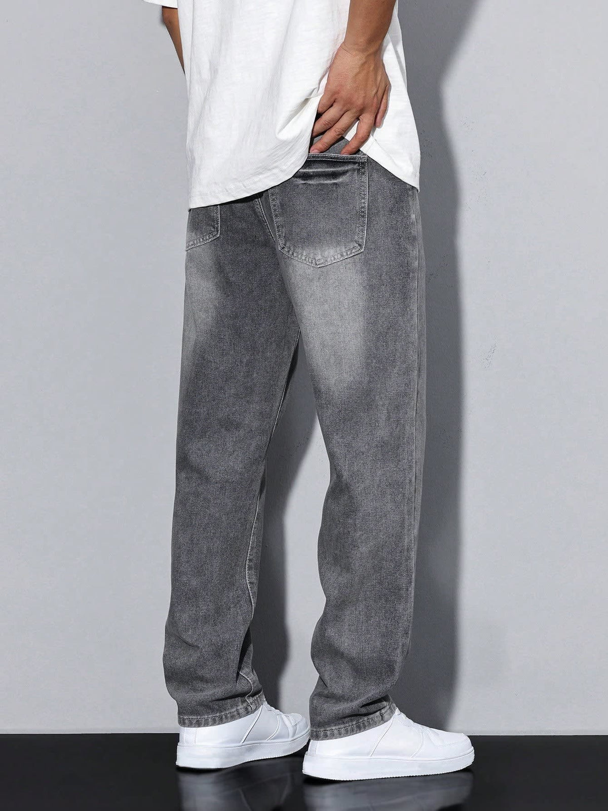 Russell Relaxed Straight Leg Jeans_7