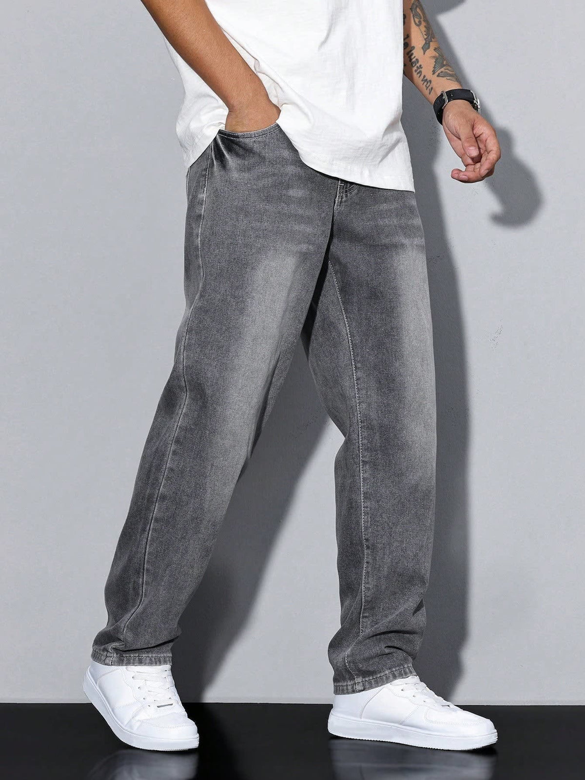 Russell Relaxed Straight Leg Jeans_9