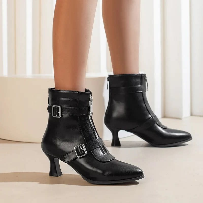 Isolina Buckle Pointed Toe Ankle Boots_3