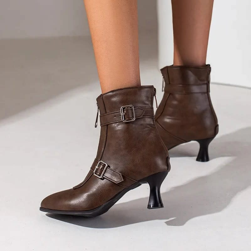 Isolina Buckle Pointed Toe Ankle Boots_4