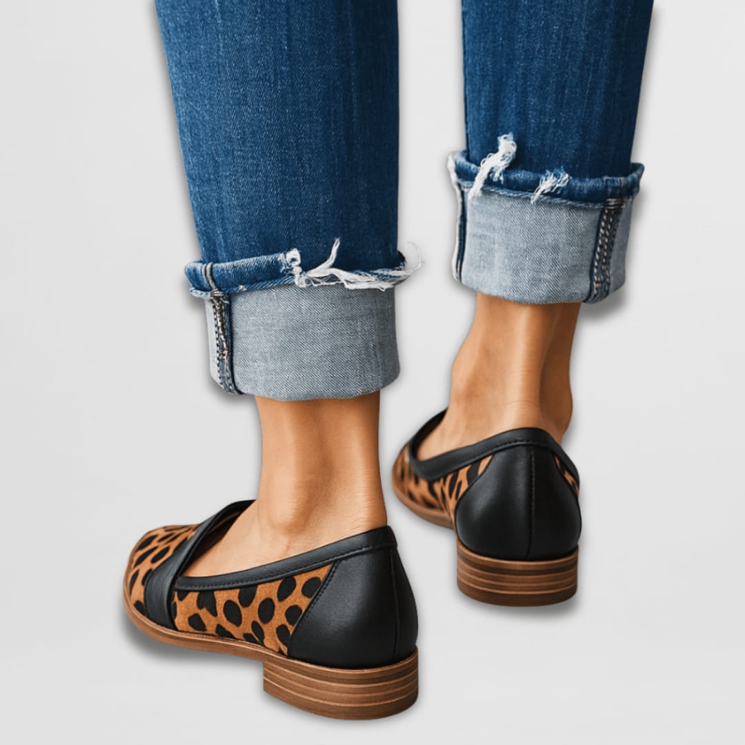 Giacinta Pointed Toe Suede Loafers_5