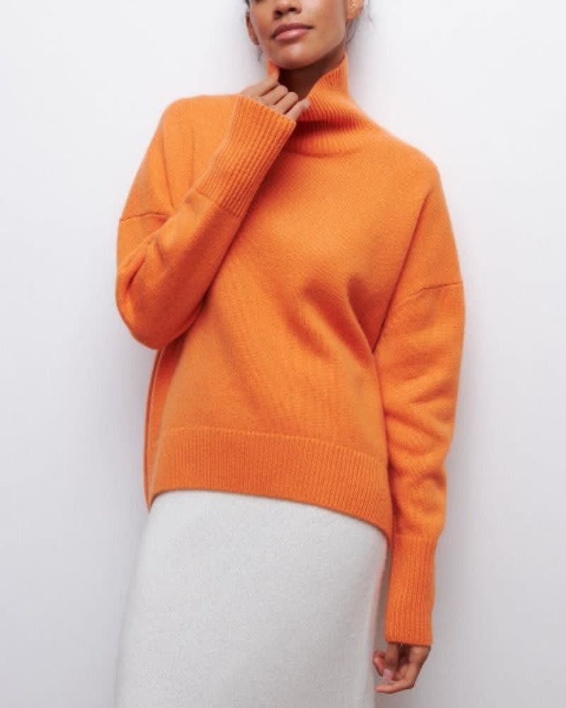 Elizabeth Oversized Turtleneck Sweater_3