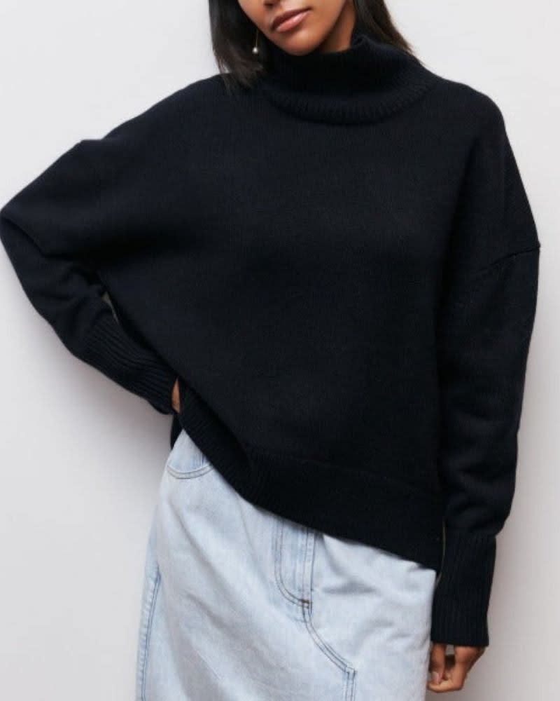 Elizabeth Oversized Turtleneck Sweater_8