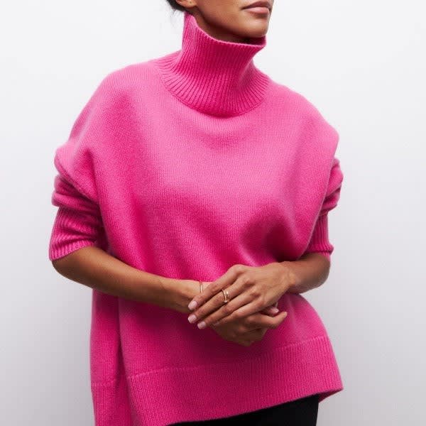 Sloane Short Sleeve Turtleneck Sweater_4
