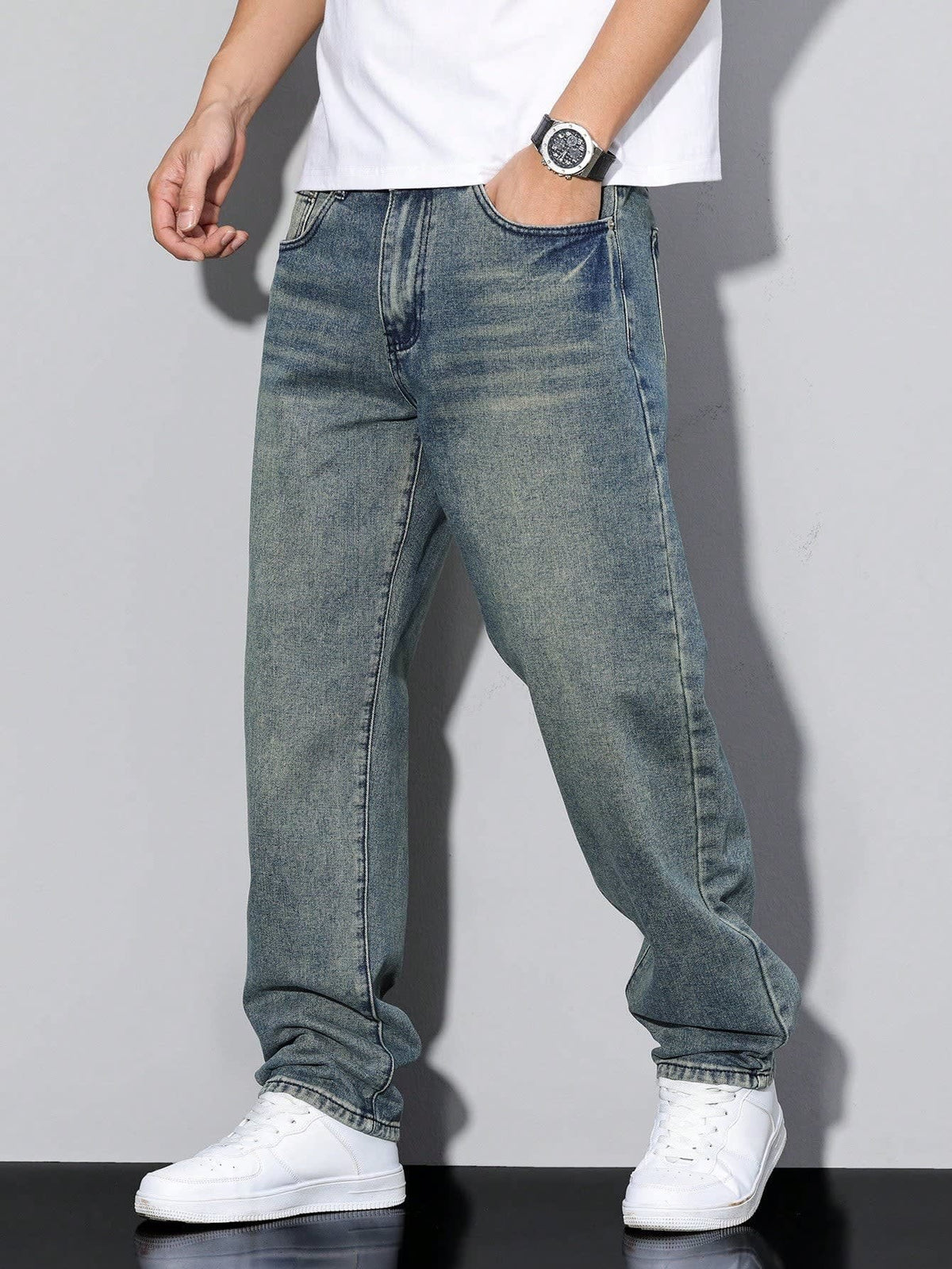 Russell Relaxed Straight Leg Jeans_5