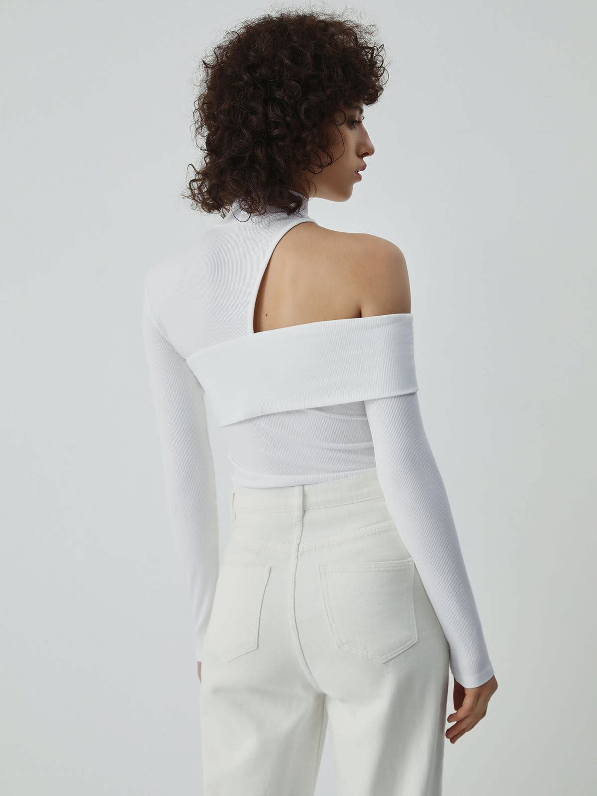 Sunniva Cutout High Neck Knit Top_4