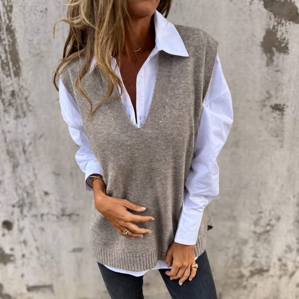 Allegra Ribbed Knit Oversized Sweater Vest_2