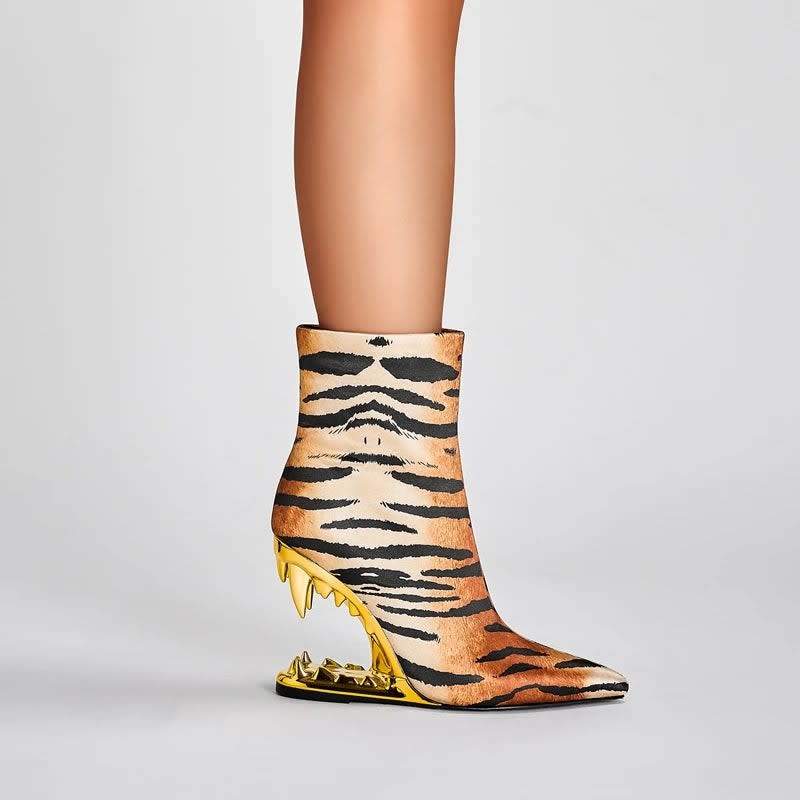 Jolanda Sculpted Heel Pointed Toe Ankle Boots_13