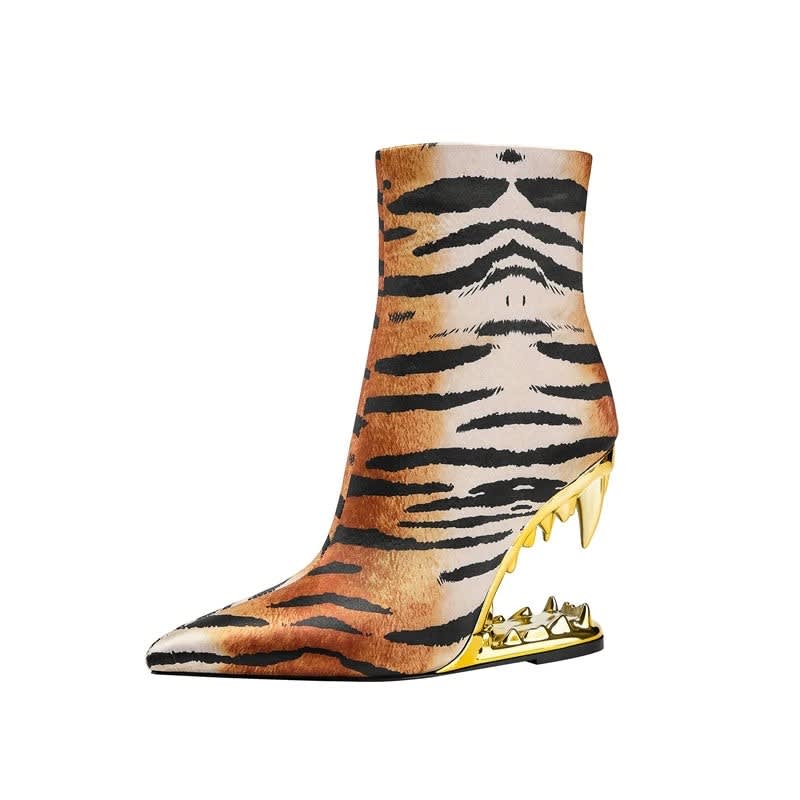 Jolanda Sculpted Heel Pointed Toe Ankle Boots_16