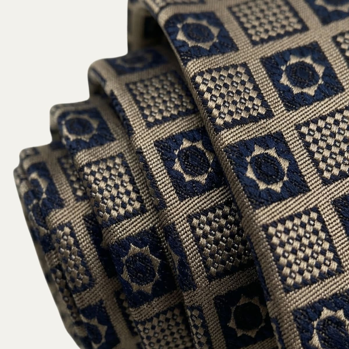 Cleveland Brown Medallion Necktie_4