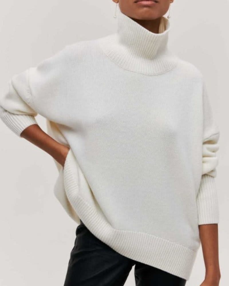 Elizabeth Oversized Turtleneck Sweater_9